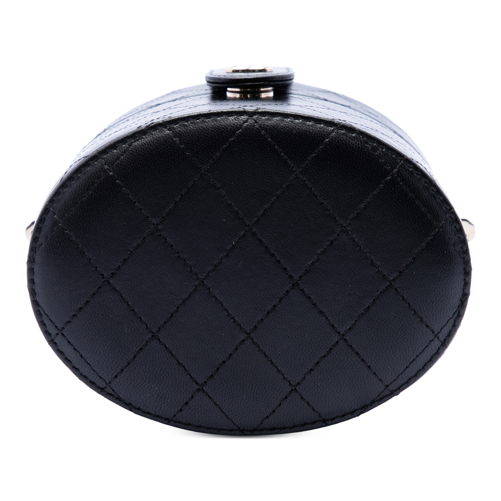 Pre-Loved Chanel CC Quilted Lambskin Round Vanity Clutch With Chain - Picture 3 of 6